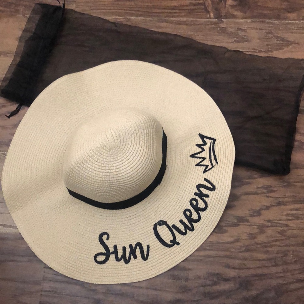 Jafra Sun Queen Hat for sun Protection, comes with dusty bag, great condition,